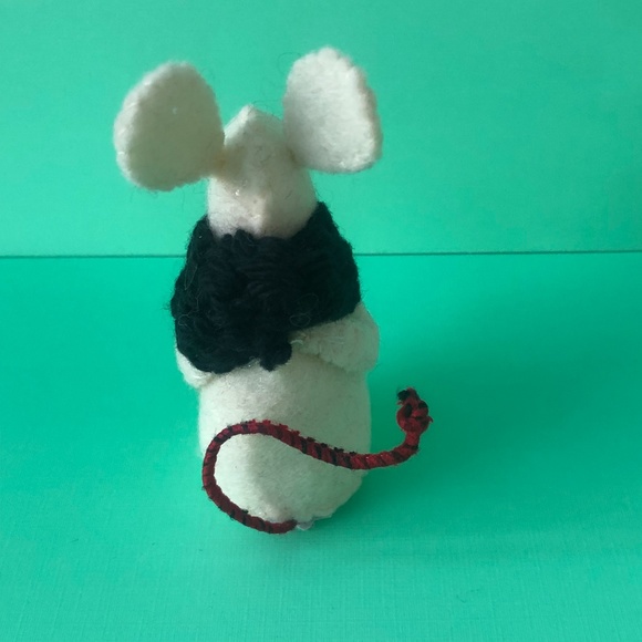 Felt Hand-sewn mouse with black scarf/string of lights - Picture 5 of 7